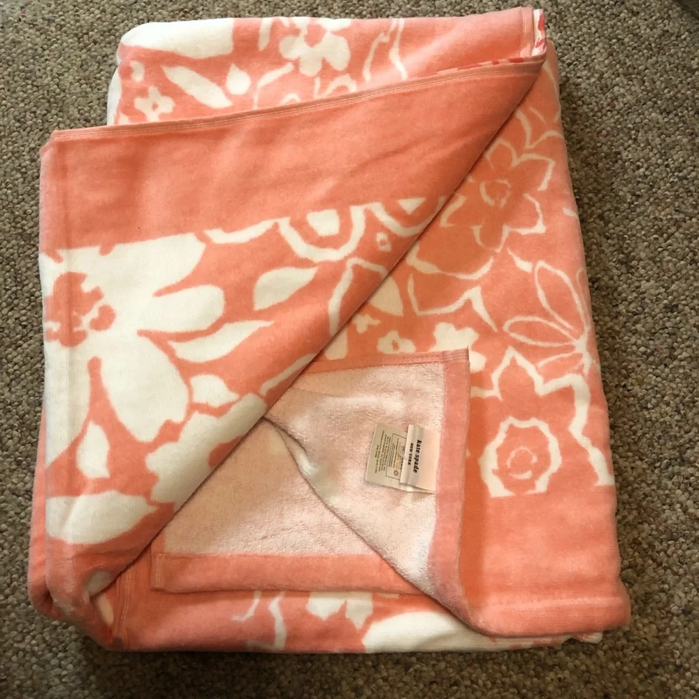 🆕 Kate Spade Coral Floral Oversized Beach Towel